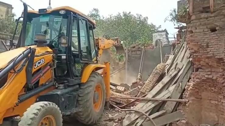 बुलडोजर कार्रवाई को लेकर भड़की सुप्रीम कोर्ट,10–10 लाख रुपये हर्जाने का भुगतान करने का दिया आदेश