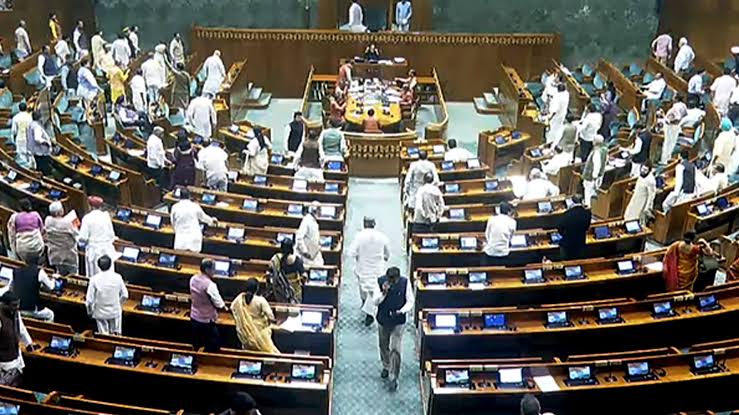रात की कालिमा के साथ पास कराया गया है काला बिल,भड़क उठे कांग्रेस सांसद प्रमोद तिवारी 1 IMG 20250402 WA0023