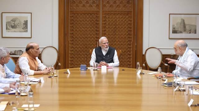 30 मिनट की बैठक में पीएम मोदी ने आज तय कर दी बड़ी जिम्मेदारी,रक्षा मंत्री राजनाथ सिंह भी रहे मौजूद