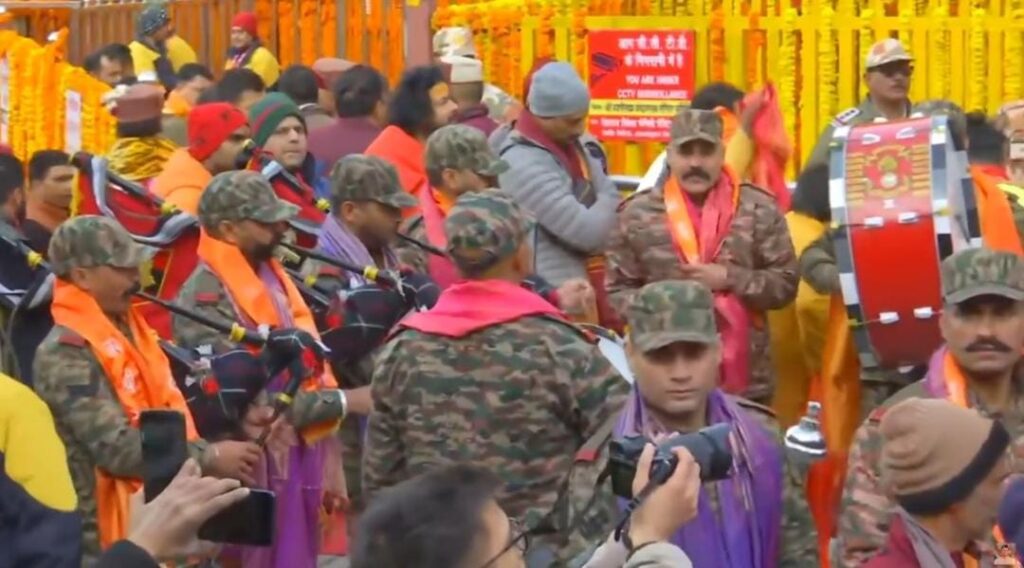 पूरे विधि-विधान के साथ आज खुल गए बाबा केदारनाथ के कपाट,श्रद्धालु अब कर सकेंगे दर्शन 1 1000514447