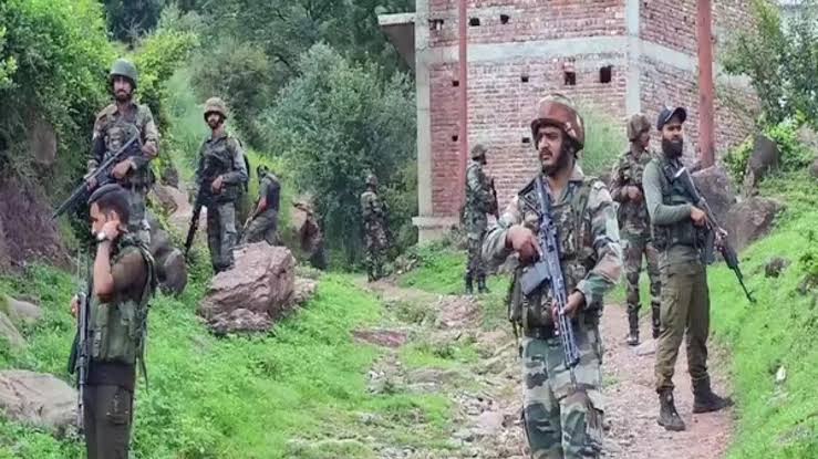 महबूबा मुफ्ती और फारूक अब्दुल्ला की पार्टी ने प्रशासन पर उठाया सवाल,मोदी सरकार के नीतियों को इशारों में बता दिया गलत! 1 1000515921 1