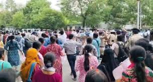 BPSC अभ्यर्थियों पर पुलिस ने फिर से किया लाठीचार्ज,सप्लीमेंट्री रिजल्ट जारी करने की मांग लेकर पहुंचे थे सीएम आवास 1 1000515992