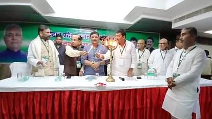 सांसद संजय झा ने तेजस्वी के बयान पर किया पलटवार,तेजस्वी न करें हमारी जेडीयू पार्टी की चिंता 1 1000515998
