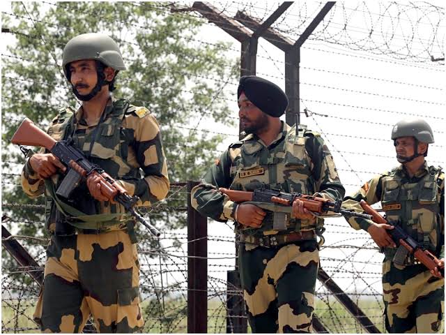 पाकिस्तान पर जमकर भड़के जावेद अख्तर,कहा-हिंदुओं को लेकर कह दी बड़ी बात 1 1000520739