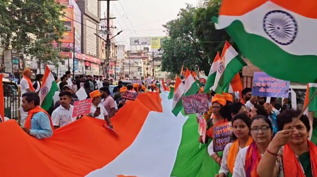 हमारी लड़ाई नागरिक बनने की है, वोटर्स बनने की नहीं,खूब गरजे ओवैसी 1 1000521527
