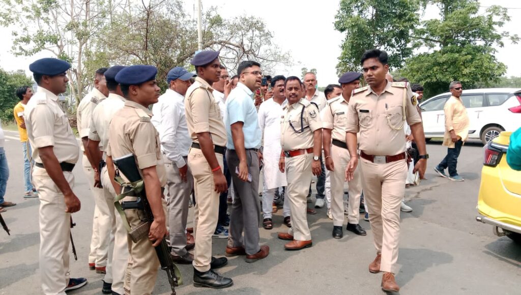 प्रशांत किशोर के पीछे पड़ गई है नीतीश की पुलिस!बिना समर्थकों के हीं करना पड़ा ये काम 1 1000521673