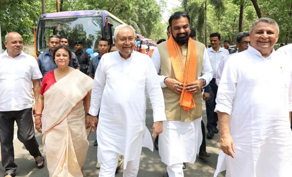 सौ से ज्यादा विधानसभा सीटों पर है नीतीश की नजर,भगवान शंकर के जरिए वोटों पर है नजर! 1 1000523465