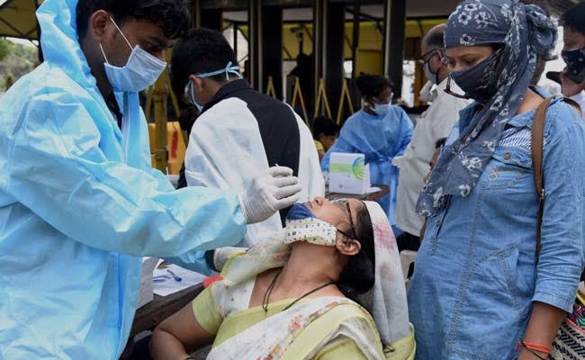 दिल्ली में तेजी से बढ़ रहे हैं कोरोना के मामले,अलर्ट हुई स्वास्थ्य विभाग 1 1000524998