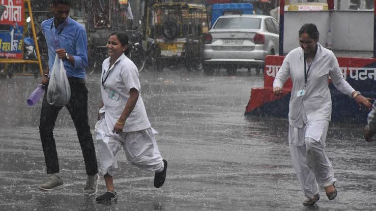 बिहार में मेघ गर्जन के साथ होगी वज्रपात और भारी वर्षा,लोगों को कल तक रहना होगा सावधान