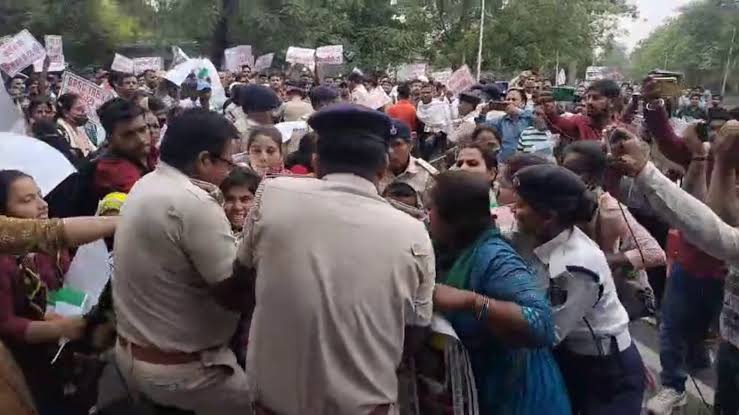 BPSC अभ्यर्थियों पर पुलिस ने फिर से किया लाठीचार्ज,सप्लीमेंट्री रिजल्ट जारी करने की मांग लेकर पहुंचे थे सीएम आवास