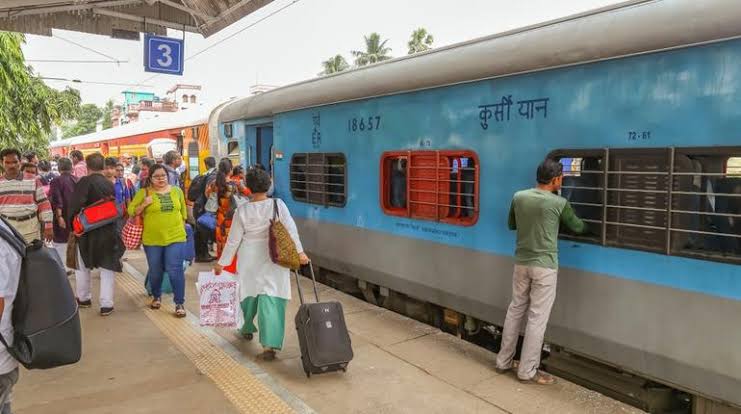 गर्मियों में यात्रियों की सुविधा के लिए रेलवे ने चलाई समर स्पेशल ट्रेन,अब नहीं होगी सीटों की दिक्कत