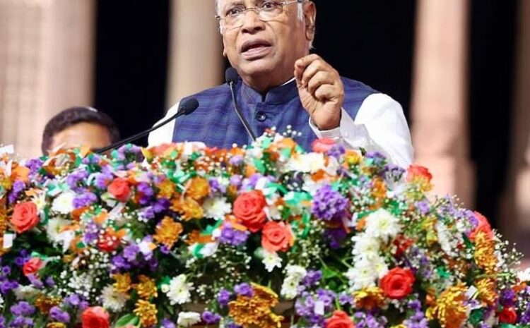 11 साल,151 अंतरराष्ट्रीय यात्राएं,72 देश,मगर भारत को क्या मिला? मल्लिकार्जुन खरगे ने पीएम के विदेश यात्रा पर उठाए सवाल