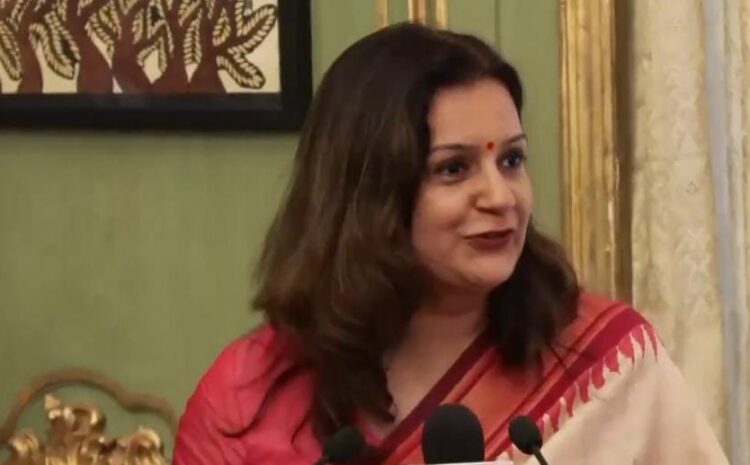 पाकिस्तान शायद भूल रहा है कि भारत की भूमि से कृष्ण भी आते हैं,पेरिस के धरती से प्रियंका चतुर्वेदी ने पाक को दी सलाह