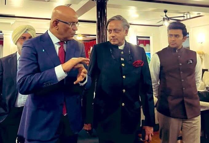 अपने हीं पार्टी नेताओं को कांग्रेस सांसद शशि थरूर ने दी चेतावनी,जानिए क्या था पूरा मामला?