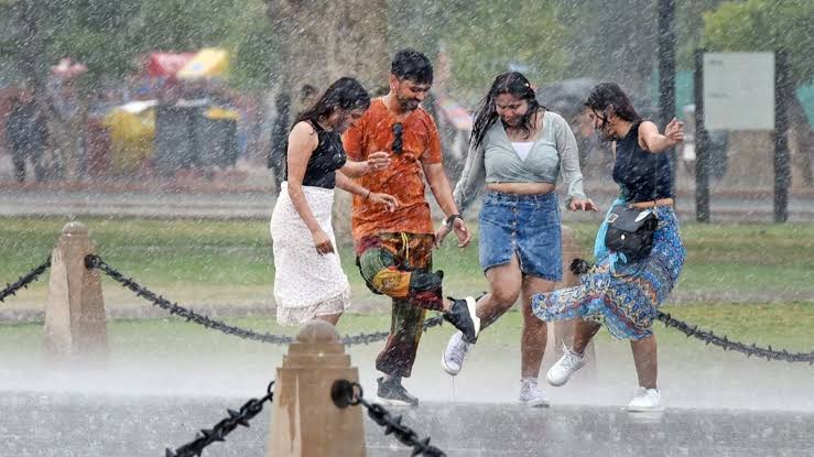 भारी बारिश,गरज और आंधी-तूफान को लेकर अलर्ट हुआ जारी,जान लीजिए क्या है पूरी खबर?