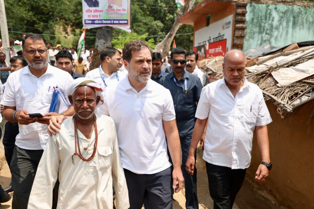 मुख्यमंत्री फडणवीस ने राहुल पर लगाया बड़ा आरोप,जनता उन्हें नकारती है और वे जनादेश को नकारते हैं 1 1000531142
