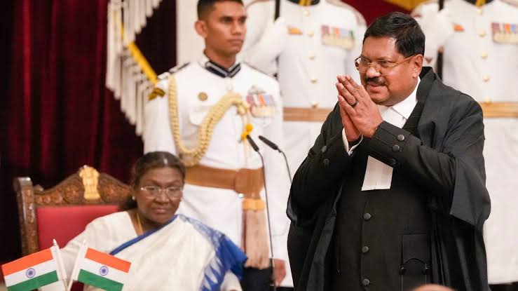 संविधान के वजह से हीं एससी-एसटी समुदाय और पिछड़े लोगों को हक मिला,खूब गरजे चीफ जस्टिस बीआर गवई 1 1000537192