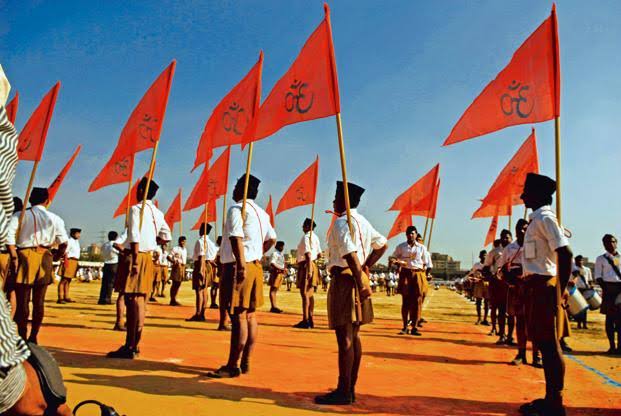 मनुस्मृति बनाम संविधान पर बोले शशि थरूर,RSS और BJP अब बदल चुकी है 1 1000542416
