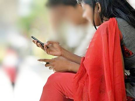 बिहार के इस शिक्षक ने कर दिया बड़ा कारनामा,अपने दो छात्राओं के साथ हुए फरार