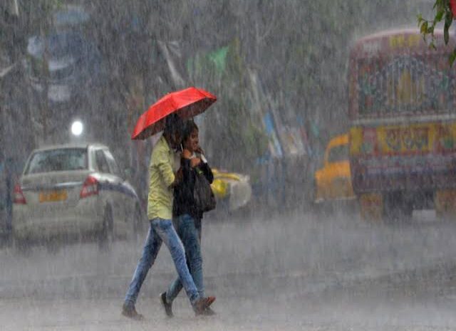 तेज बारिश से मौसम होगी सुहाना,लगातार चलेंगी तेज हवाएं
