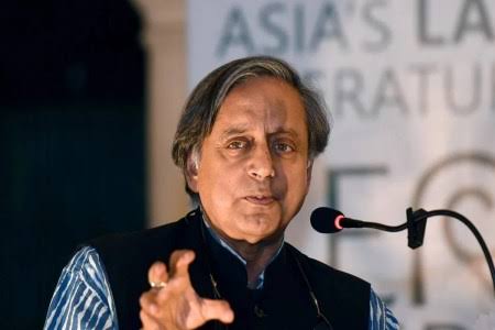 शशि थरूर को कांग्रेस के बड़े नेताओं ने किया दरकिनार,पार्टी के कार्यक्रम में नहीं होने दे रहे है शामिल