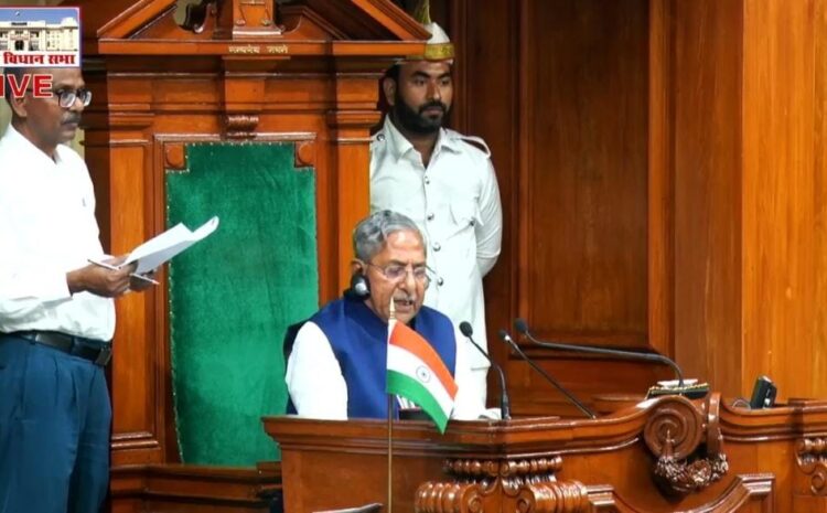 तीसरे दिन भी काला कुर्ता पहनकर पहुंचे विपक्षी नेता,मुख्य गेट को कर दिया जाम