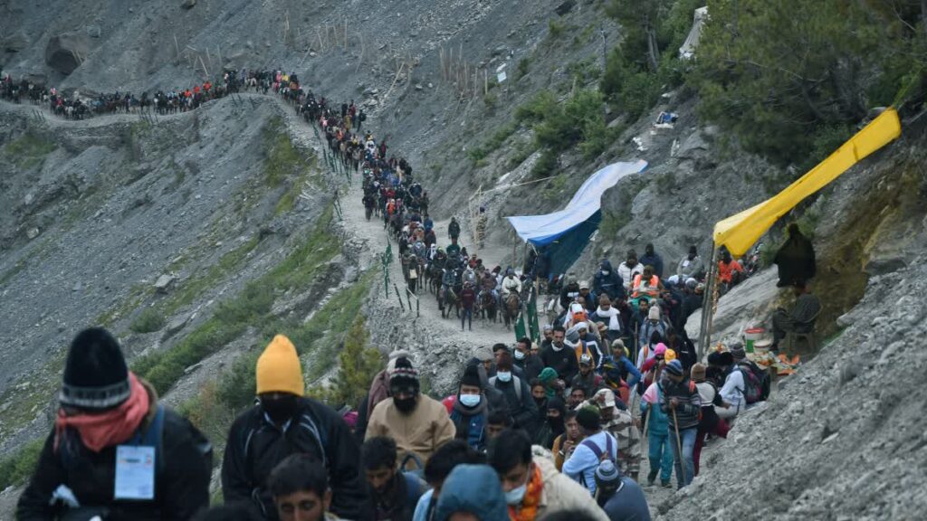 आज से स्थगित हुआ अमरनाथ यात्रा,लगभग चार लाख तीर्थयात्री इस साल बाबा भोलेनाथ का कर चुके हैं दर्शन 1 1000561443