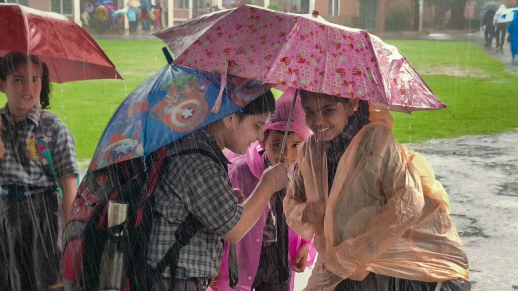 बिहार और अन्य राज्यों में अगले 24 घंटों के दौरान होगी खूब बरसात! 1 1000563584