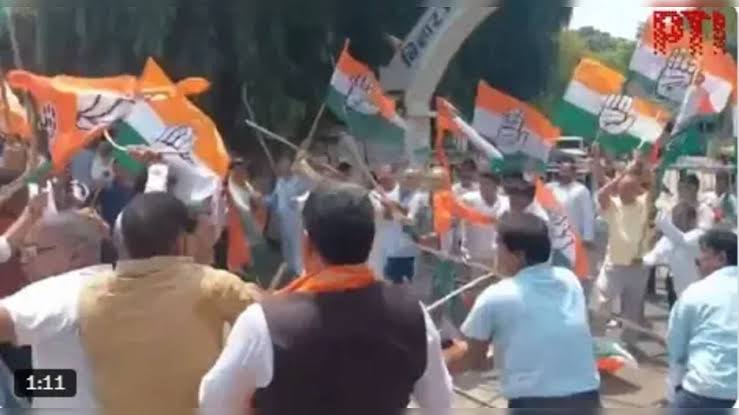 आपस में भिड़े बीजेपी-कांग्रेस कार्यकर्ता,जानिए क्या है पूरा मामला? 1 1000579240