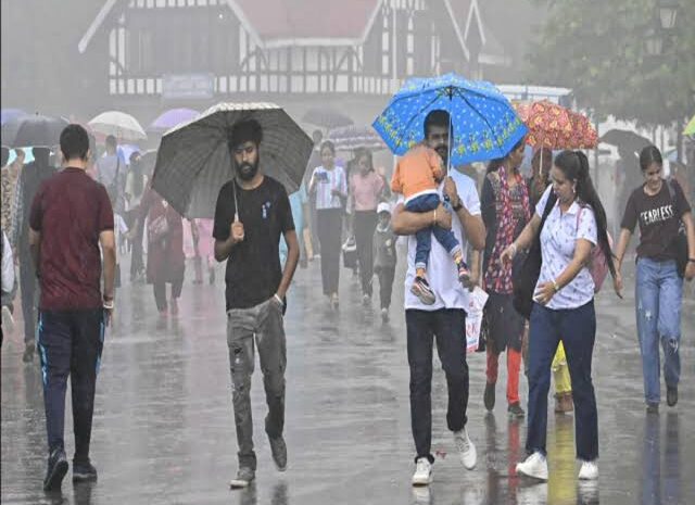 गरजेंगे बादल और चलेंगी तेज हवाएं,इन जिलों में भारी बारिश की चेतावनी