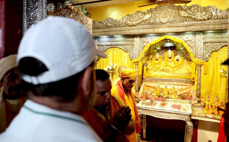 सीतामढ़ी के जानकी मंदिर में रह गांधी ने की पूजा,लोगों ने लगा दिया नरेंद्र मोदी जिंदाबाद का नारा