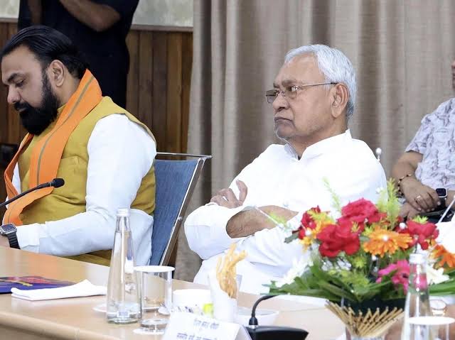 युवाओं को लेकर आज नीतीश सरकार ले सकती है बड़ा फैसला,पुरुषों को भी मिल सकती है आर्थिक मदद! 1 1000581191