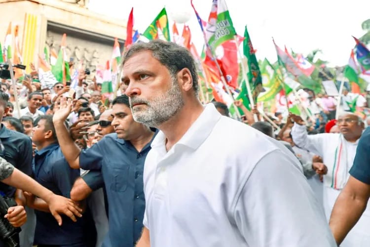 बीजेपी ने राहुल के विदेश यात्रा पर बोला हमला,आखिर कौन सा सच छिपा रहे हैं राहुल गांधी? 1 1000586392
