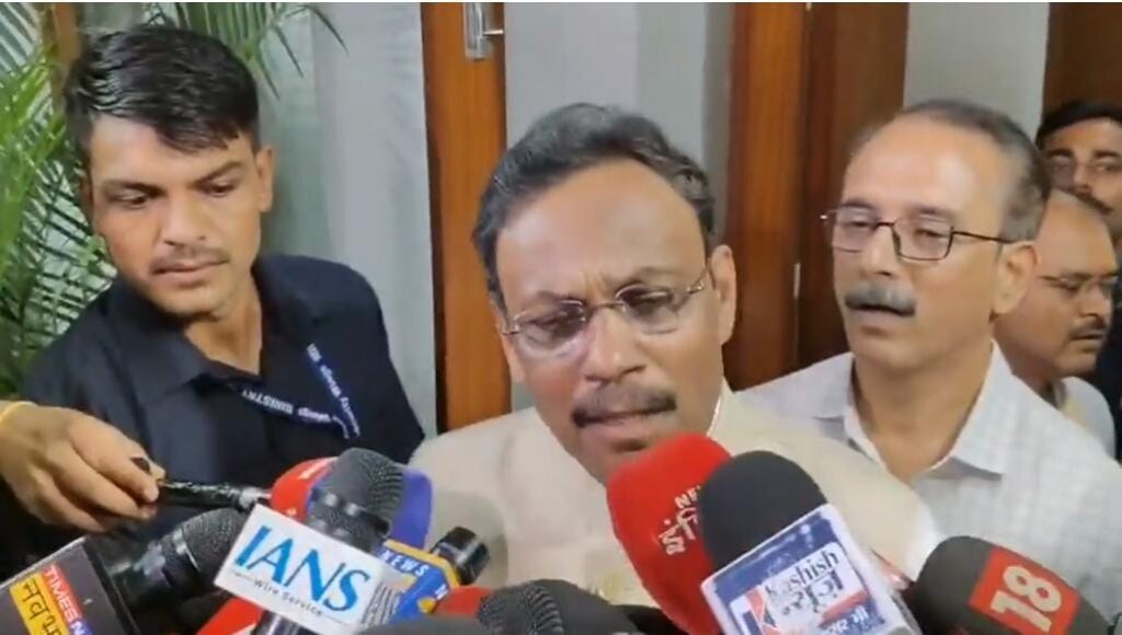 कुशवाहा ने पवन सिंह को दिया आशीर्वाद,बोले विनोद तावड़े-वो BJP में हैं और रहेंगे 1 1000596829