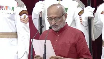 इस्तीफे के बाद पहली बार नजर आए जगदीप धनखड़,सीपी राधाकृष्णन ने ली उपराष्ट्रपति पद की शपथ
