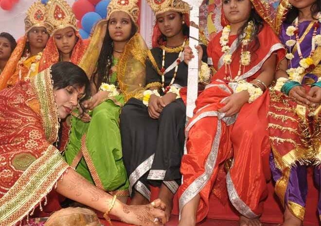 अष्टमी तिथि पर कन्या पूजन का जान लीजिए शुभ मुहूर्त और विधि