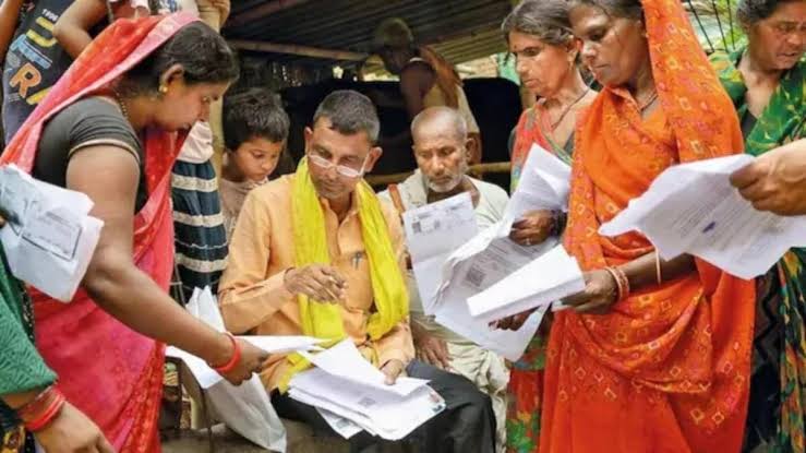 जानिए पूरे बिहार में कितने बढ़ गए वोटर?47 लाख नाम कटे तो 21 लाख जुड़े 1 1000597975