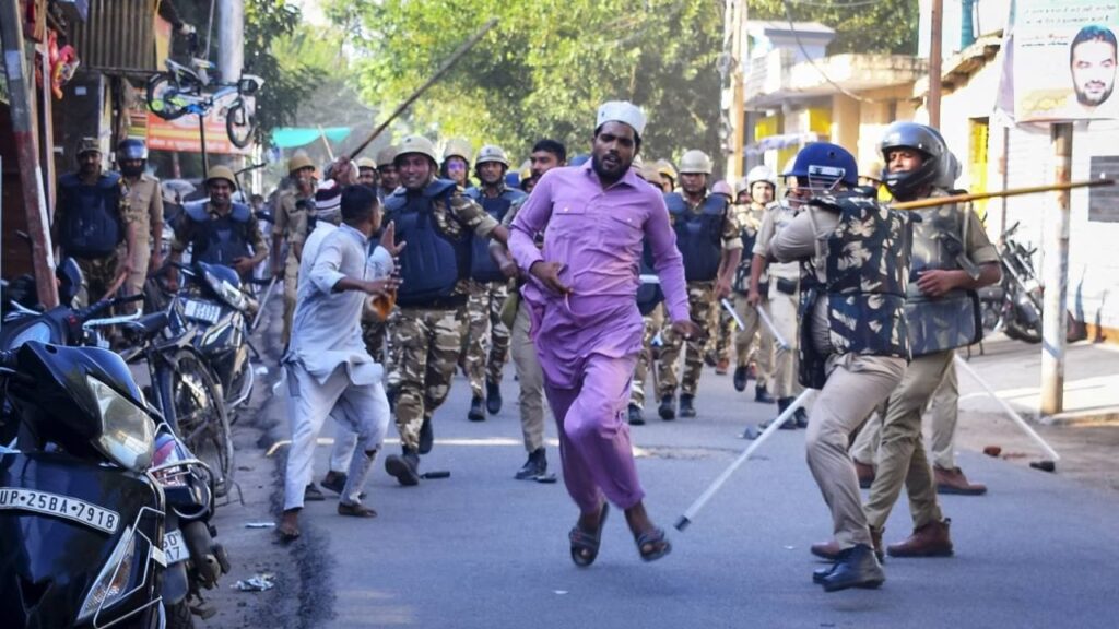 सपा नेता माता प्रसाद पांडेय को लखनऊ में रोका गया,बरेली में नो एंट्री 1 1000600300