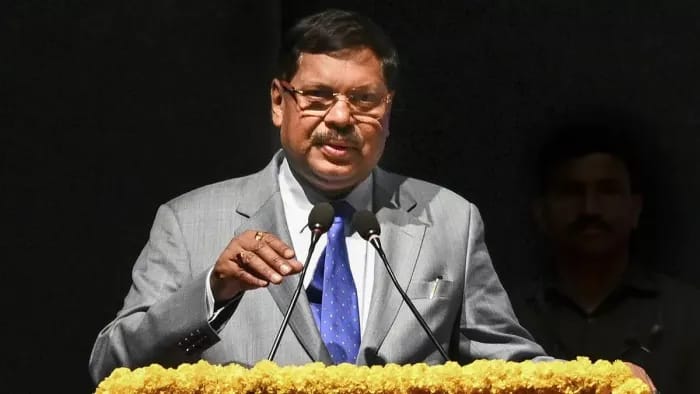 आखिर CJI पर क्यों जूता फेंकने की हुई कोशिश?सामने आई पूरी कहानी 1 1000601636