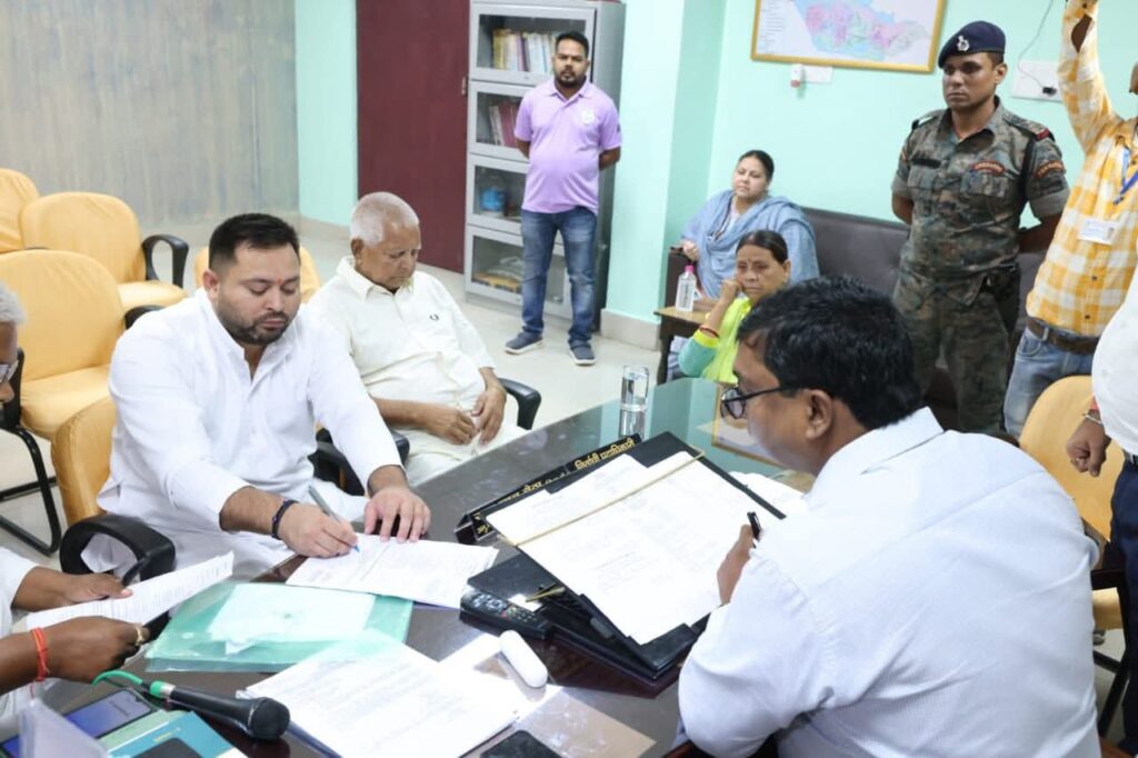 तेजस्वी और उनकी पत्नी के पास है इतनी करोड़ की संपत्ति! 1 1000605765