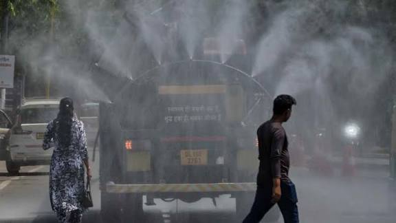 प्रदूषण ने तोड़ा चार साल का रिकॉर्ड,जानें आज कितना है राजधानी का AQI 1 1000609567