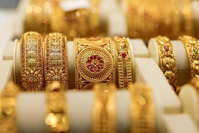 7.46% सस्ता हुआ सोना,रिकॉर्ड हाई से 21% नीचे आया चांदी का भाव 1 1000611286