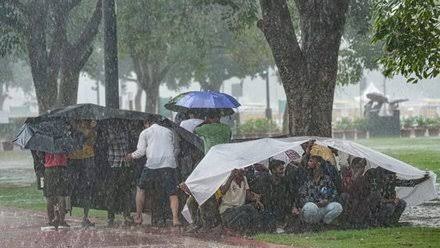  बारिश ने बिगाड़ी लोगों की हालात,जानिए कैसा रहेगा मौसम?