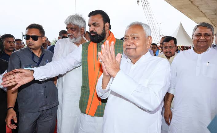 बुरी तरह से पिछड़ गया महागठबंधन,NDA बनाने जा रही है सरकार? 1 1000623602