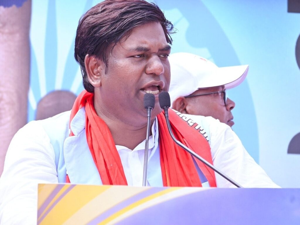 मुकेश साहनी का हुआ सबसे बुरा हाल,आखिर क्यों पिछड़ गई VIP? 1 1000624485