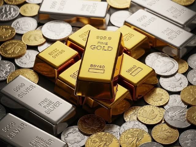 सोने की कीमतों में आई गिरावट,चांदी ने पकड़ी तेज रफ्तार 1 1000631202