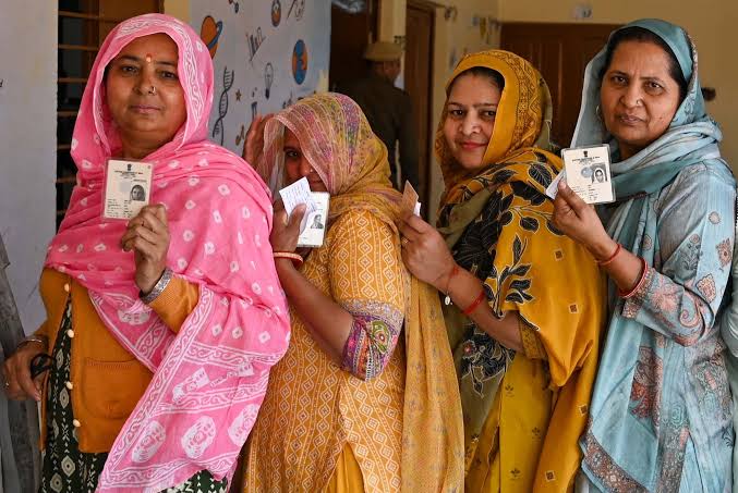 महिला वोटरों को लुभाने वाले वादे से क्या होगा विकास?महिला उम्मीदवारों को नहीं मिला टिकट