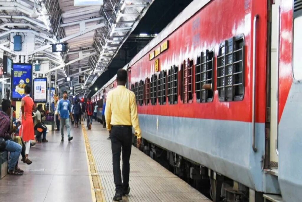रेलवे टिकट की आज से बढ़ गई दामे,नई कीमतें हुई लागू,जान लीजिए कितनी हुई बढ़ोतरी? 1 1000648232