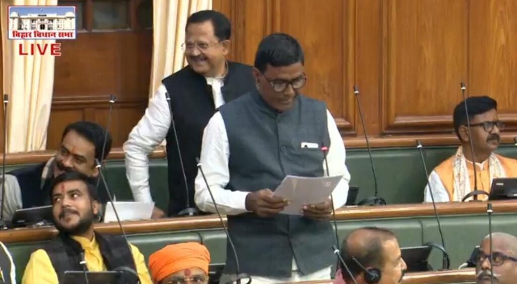 बिहार में सभी विधायकों ने आज ले ली शपथ,ठीक से शपथ नहीं पढ़ पाईं जेडीयू विधायक 1 IMG 20251201 WA0029