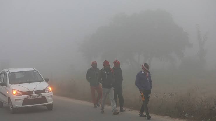 बिहार समेत कई राज्यों में कोहरा ने दी दस्तक,जान लीजिए आगे कैसा रहने वाला है मौसम? 1 IMG 20251203 WA0003